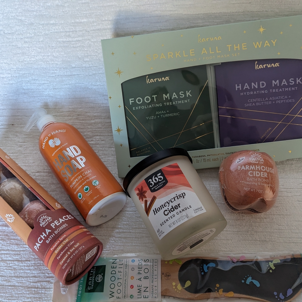 Spa Bundle 6 Items, Foot And Hand Mask, Foot File, Candle, Bath Bombs,Soap - Picture 2 of 11